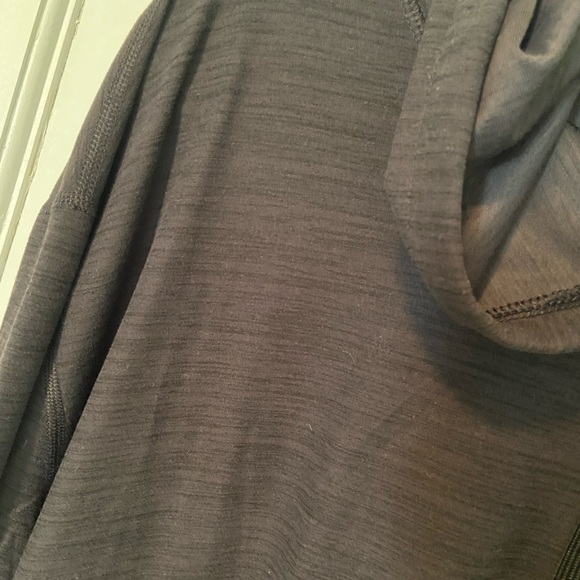 Old Navy black heather long sleeve lightweight hooded top… With side pockets… XL - Picture 4 of 11
